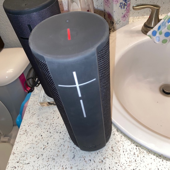 UE Boom 2/ UE Megablast - Picture 4 of 11